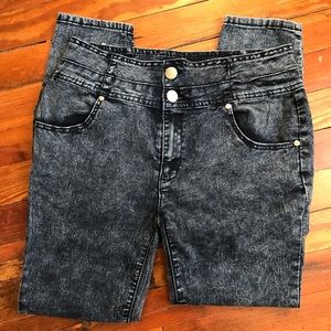 High wasted pants/jeans